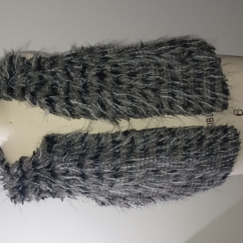 ATTENTION SZ MEDUIM VEST WOMENS